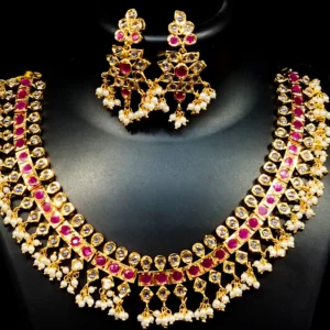 Necklace with stones round neck excellent visible